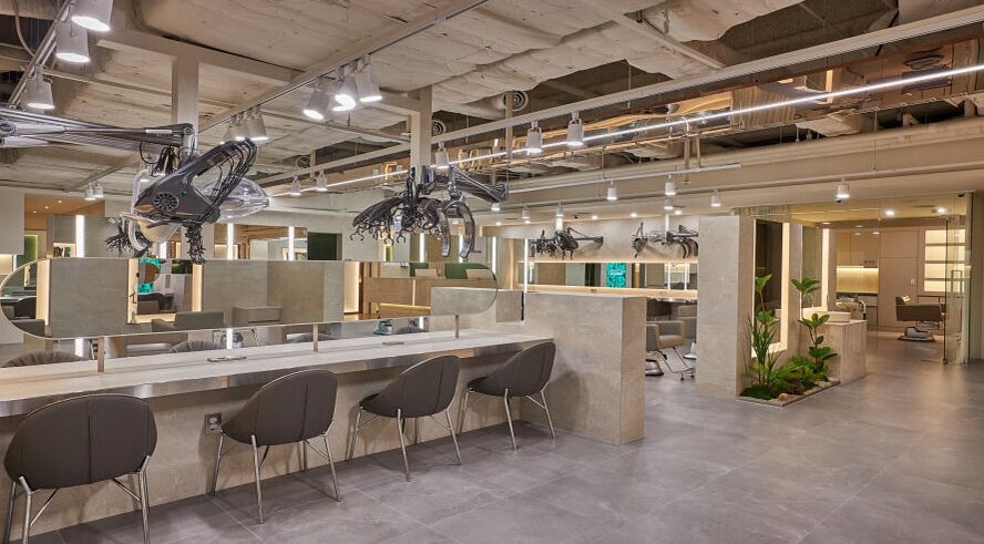 Interior of EcoJardin Jamsil Lotte Tower Branch 에코쟈뎅, Seoul, showcasing sleek, modern salon design.