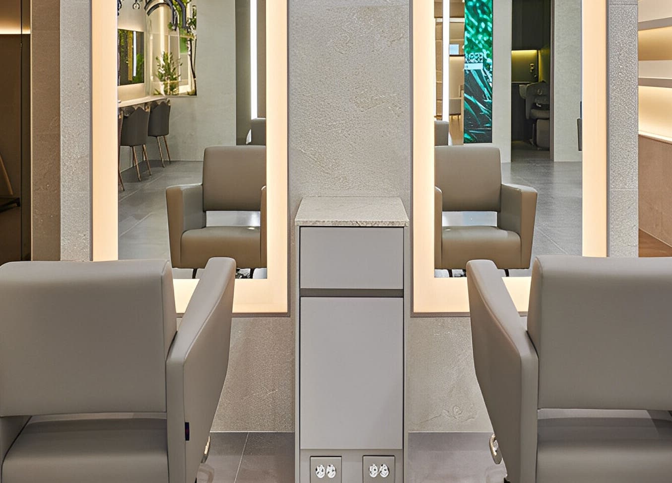 Modern salon chairs at EcoJardin Jamsil Lotte Tower Branch 에코쟈뎅, located in 서울특별시, 서울특별시, KR.