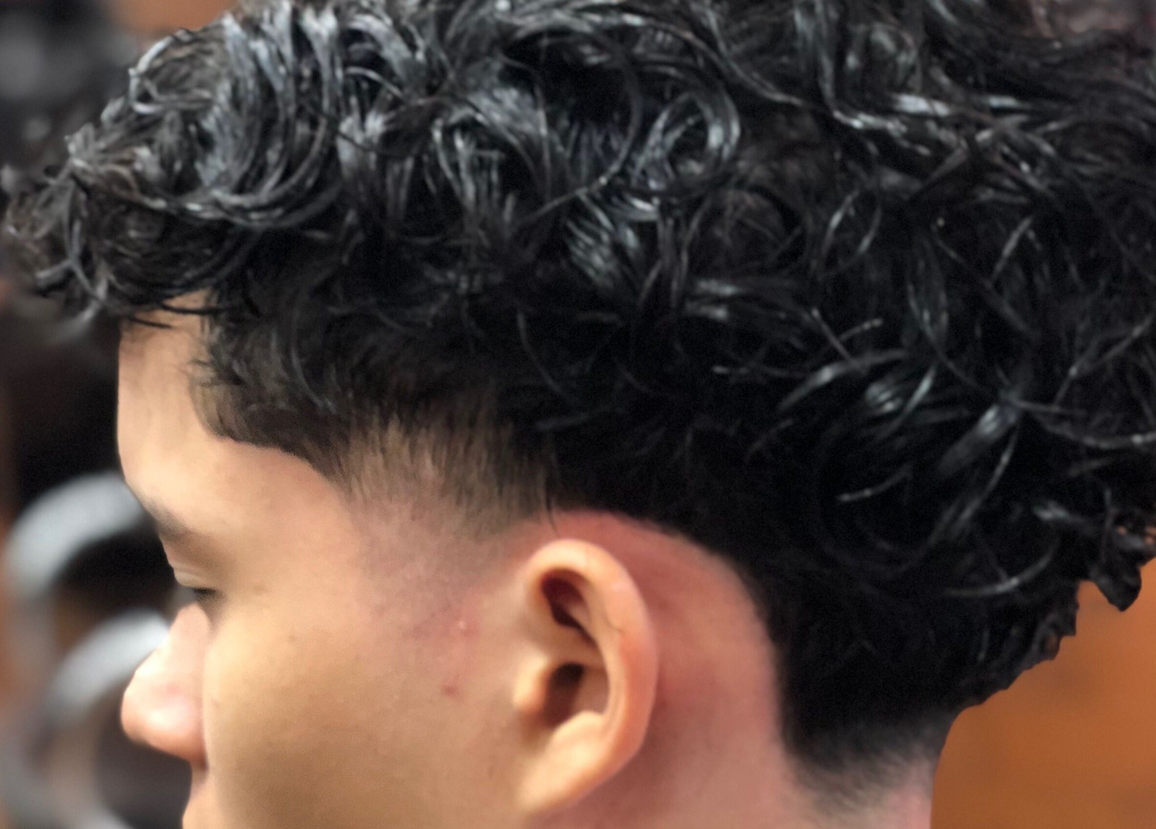 Corte de cabelo masculino moderno no Guilherme Nascimento, Distrito Federal, Distrito Federal, BR.