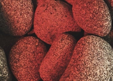 Pedras quentes para terapia no Senara Spa & Retreat em Setúbal, Setúbal, PT.