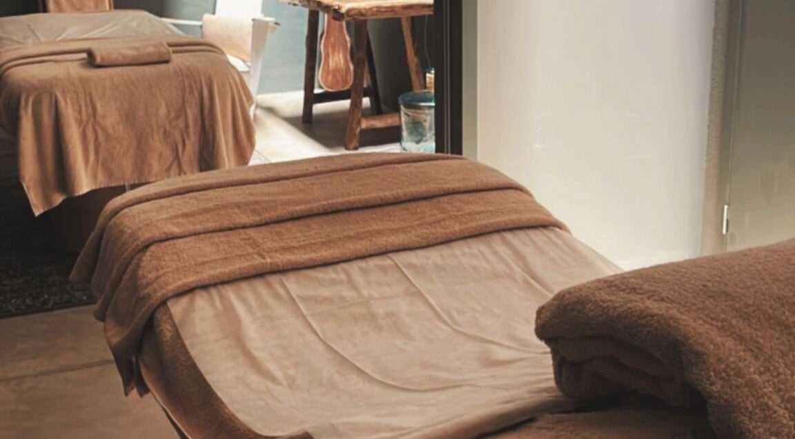 Sala de massagem relaxante no Senara Spa & Retreat, Setúbal, Setúbal, PT.