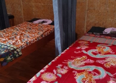 Massage beds with colorful sheets at Sony Massage, 누사 탠가라 바라트, ID for a tranquil experience.