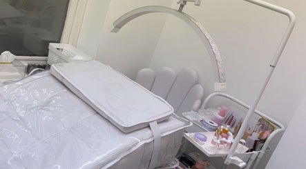 Relaxing treatment room at Rafaela Lima Beauty, Peterborough, England, GB with modern equipment.