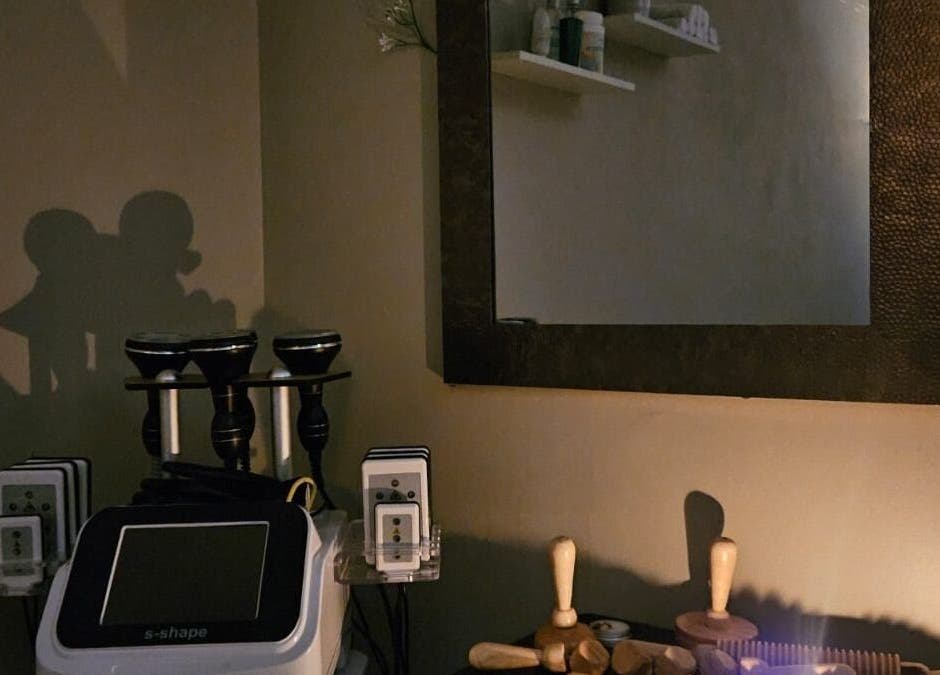 Equipos de tratamiento y espejo en Mali SPA & Skin Care Center en Guadalajara, Jalisco, MX.