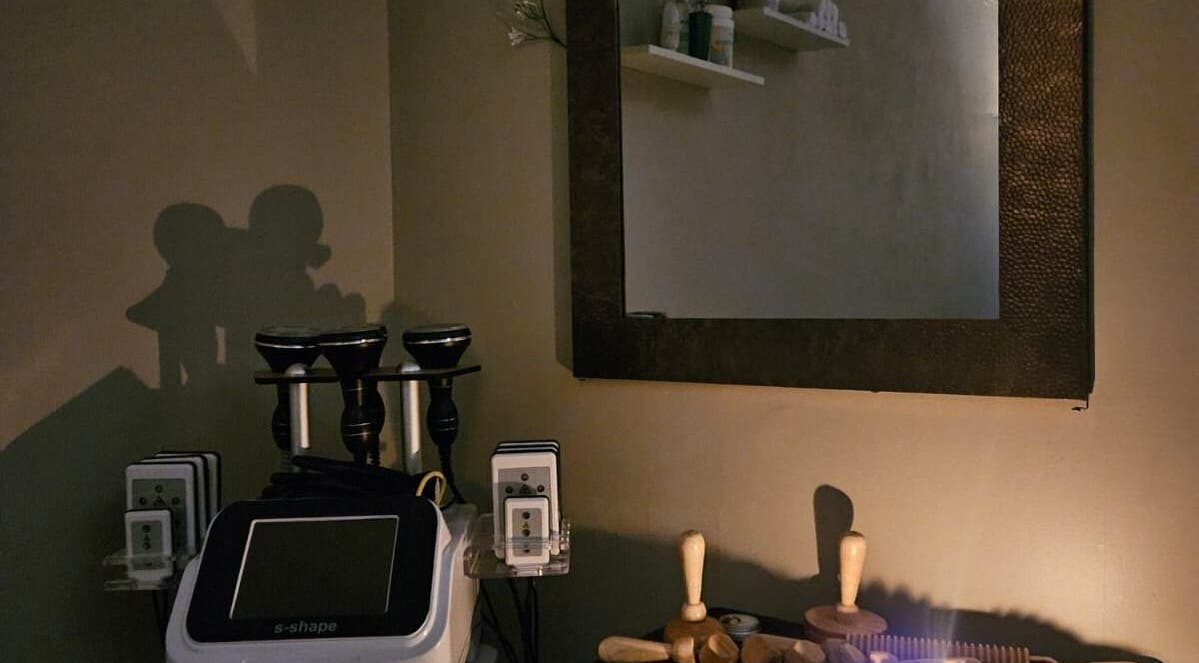 Equipos de tratamiento y espejo en Mali SPA & Skin Care Center en Guadalajara, Jalisco, MX.