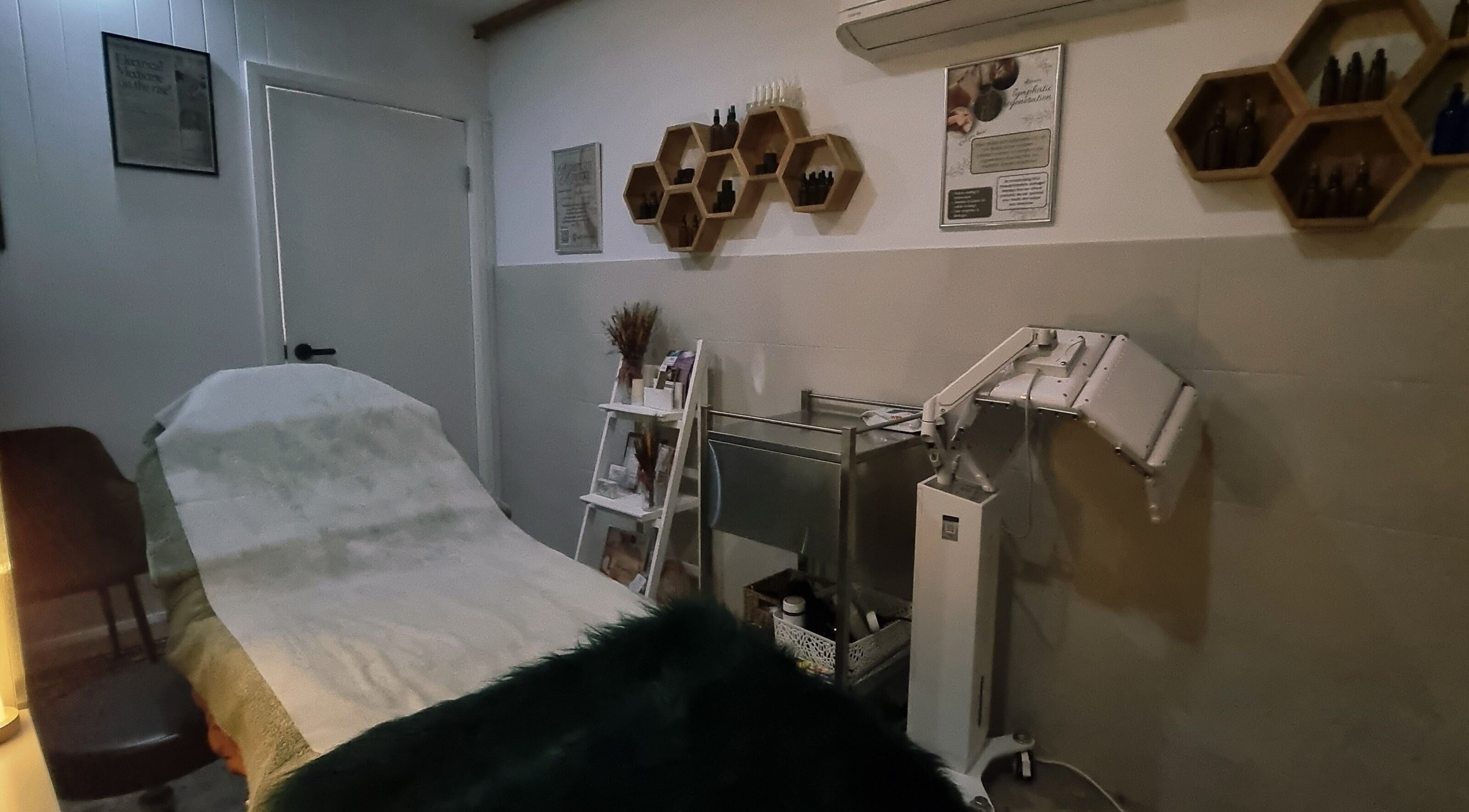 Treatment room at Aesthetically Authentic Treatment Clinic, Gateshead, NSW. Cozy ambiance with modern equipment.