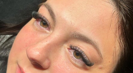 Close-up of lash extensions by Lashed by Ches in Johnson City, Tennessee, US showcasing detailed eye beauty.