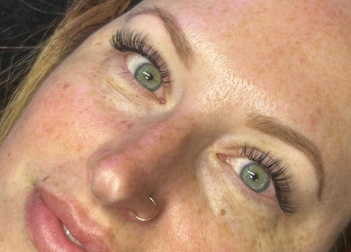 Close-up of eyelash extensions from Lashed by Ches in Johnson City, Tennessee, US, showcasing detailed artistry.