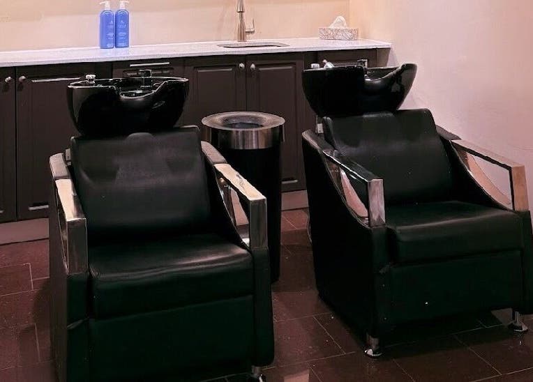 Modern wash stations at Ivolve Hair Studio in Mississauga, Ontario, CA for a premium hair care experience.