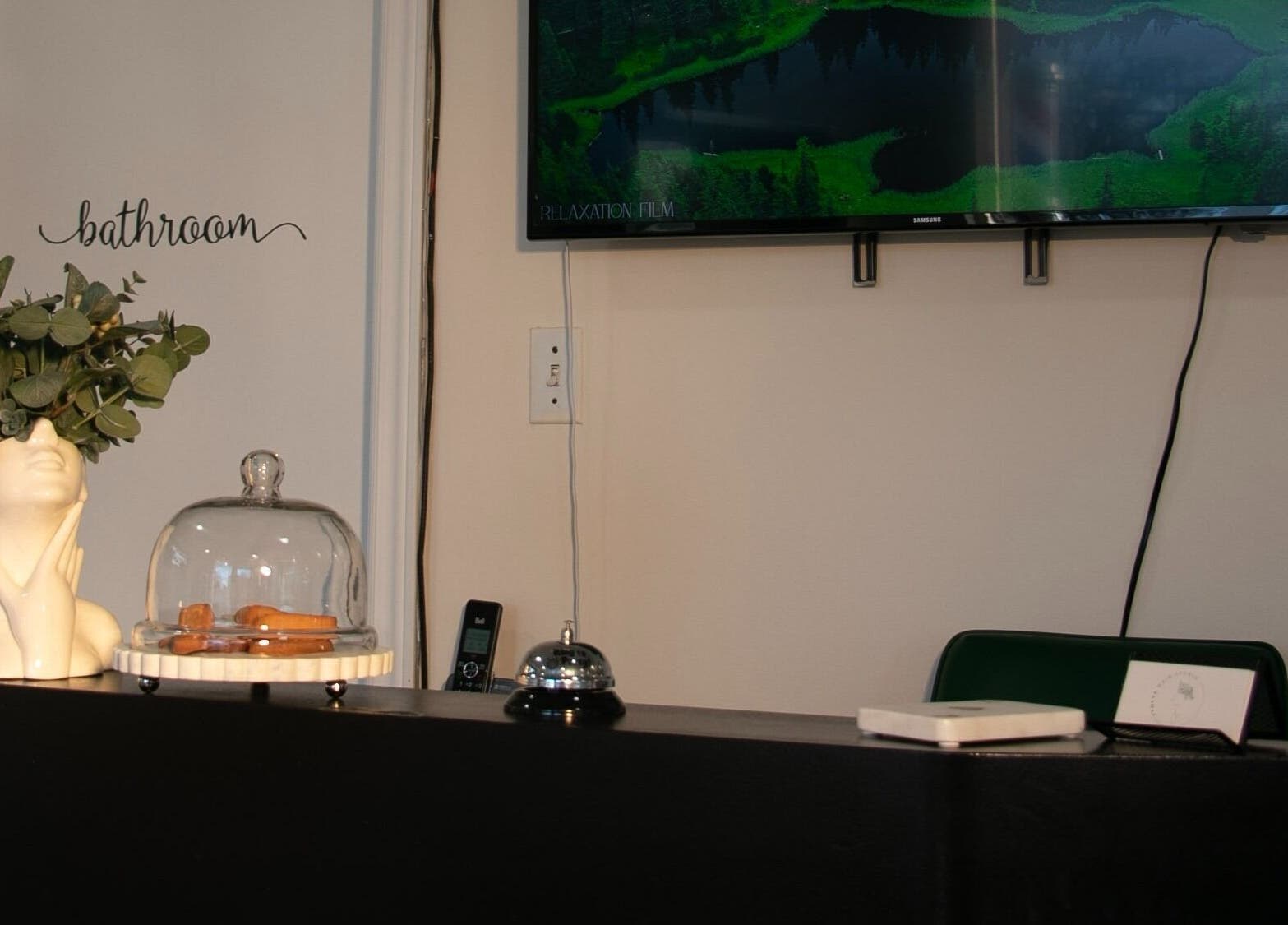 Elegant reception area at Ivolve Hair Studio, Mississauga, Ontario, CA with decor and modern setup.