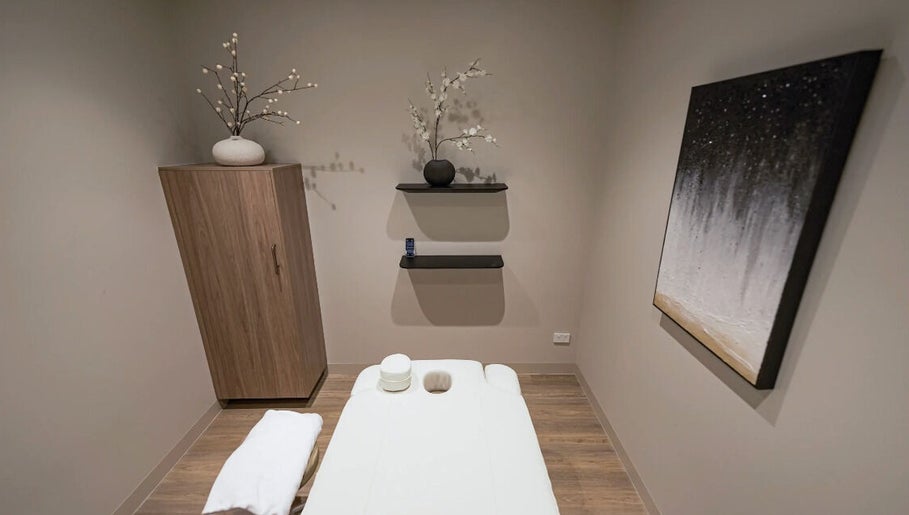 Local Massage &  Reflexology Wembley Bild 1