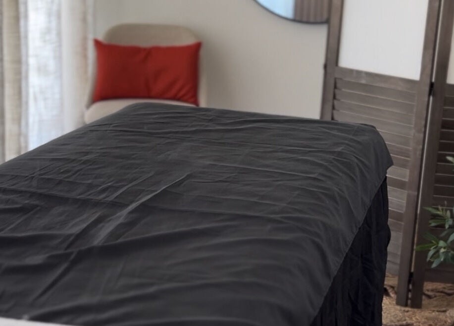 Relaxing massage room at Alké Studio, Vacoas-Phoenix, Plaines Wilhems District, MU with cozy decor.