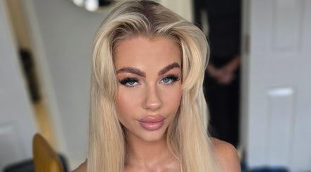 Naomi Louise Makeup