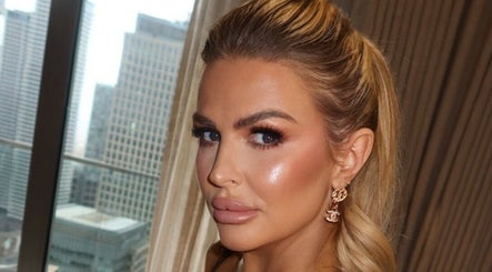 Hình ảnh 2 của Naomi Louise Makeup