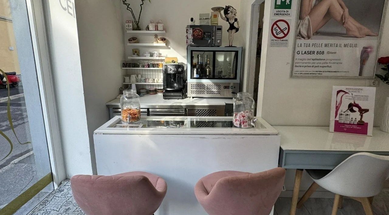 Elegante angolo caffè presso Vanessa Beauty Spa a Rho, Lombardia, IT.