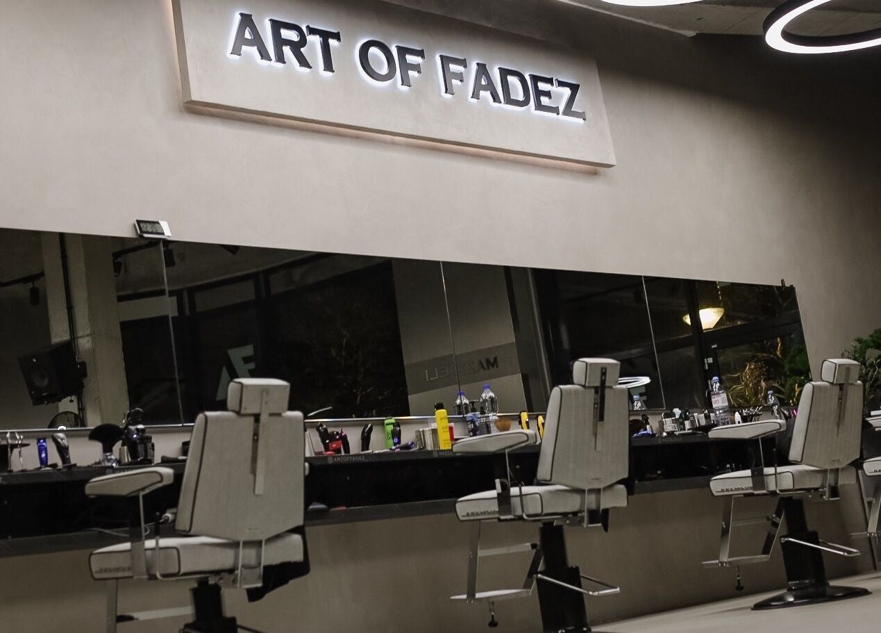 Moderne kappersstoelen in Art of Fadez, Alphen Aan Den Rijn, Zuid-holland, NL