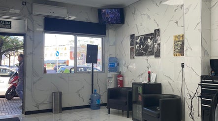 PerezBarber图像2