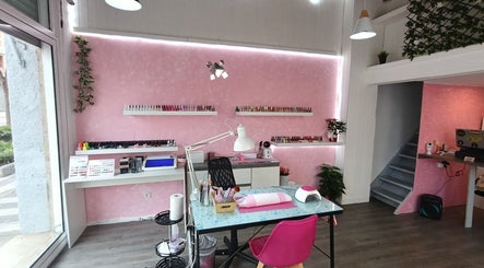 Zaida Nails luxury