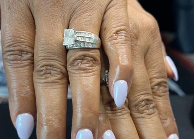 Beautiful manicured nails and rings at Carolinailedit, Wellington, Florida, US.