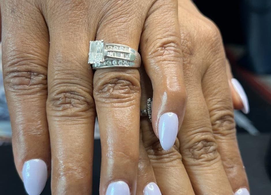 Beautiful manicured nails and rings at Carolinailedit, Wellington, Florida, US.