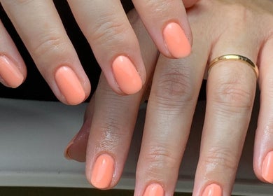 Coral manicure at The Elizabeth Nail Co., Shoreham-by-sea, England, GB. Perfectly polished hands.