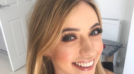 Lucy Sunderland Makeup image 3