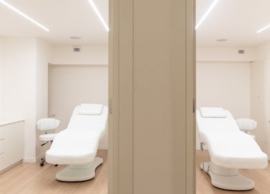 Treatment rooms at Skyns Aesthetics Clinic in Nicosia, CY showcase minimalist design and comfort.