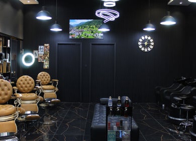 Elegant interior of Tiger Gents Salon in Dubai, AE featuring plush barber chairs and modern decor.