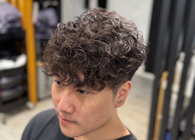 Curly hairstyle at King Chan, 香港島, 香港島, HK. Perfect for modern style enthusiasts.