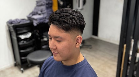 Modern fade haircut at King Chan, 香港島, 香港島, HK. Fresh style in a professional salon setting.