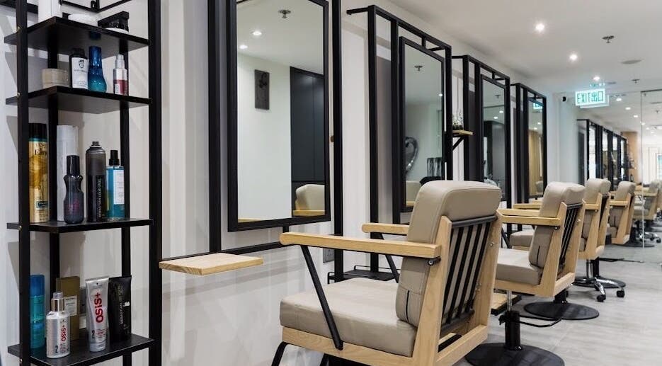 Stylish salon chairs at King Chan, 香港島, 香港島, HK, showcasing a modern beauty and wellness interior.