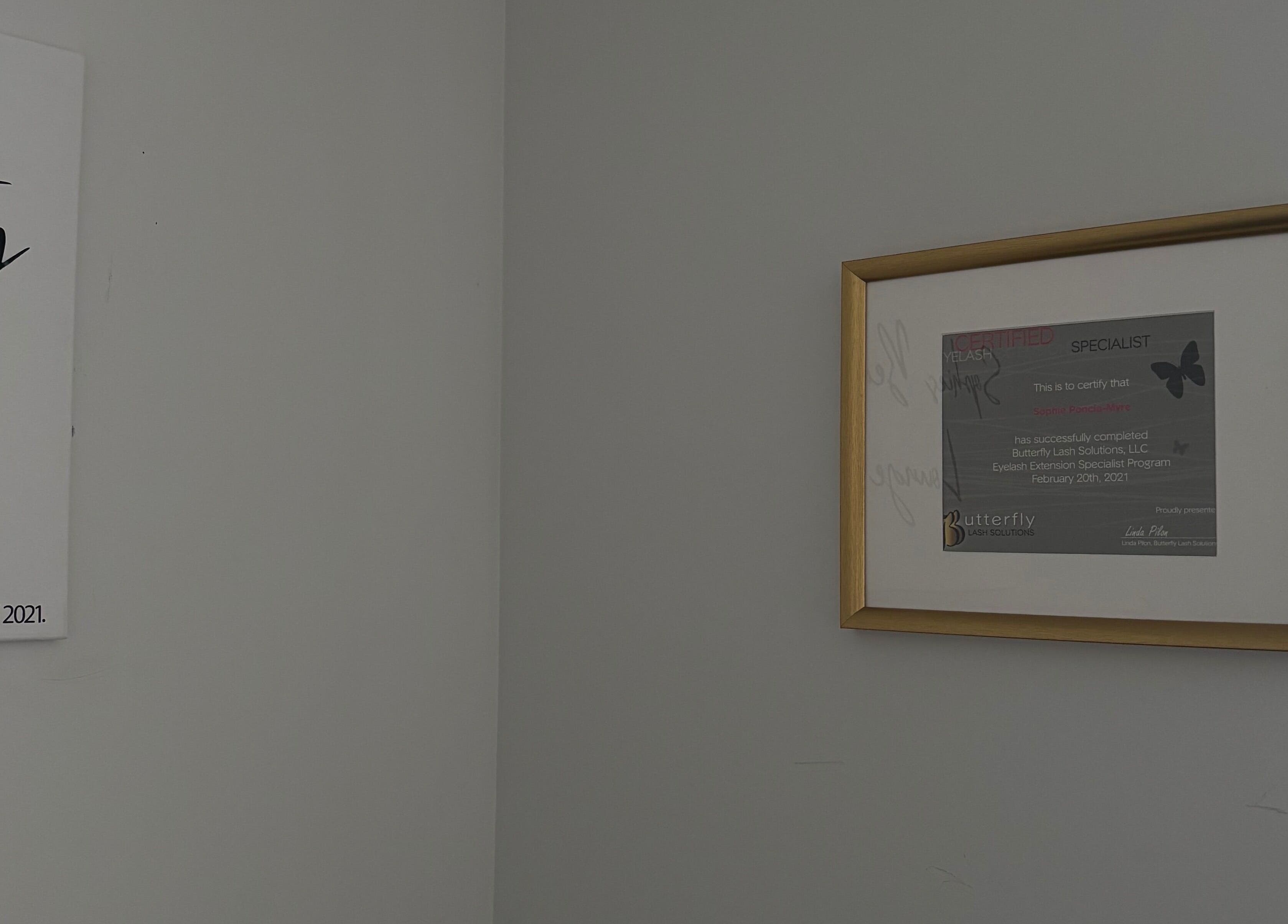 Certificate displayed at Sophie's Beauty Lounge, Longueuil, Québec, CA, highlighting expertise in beauty services.