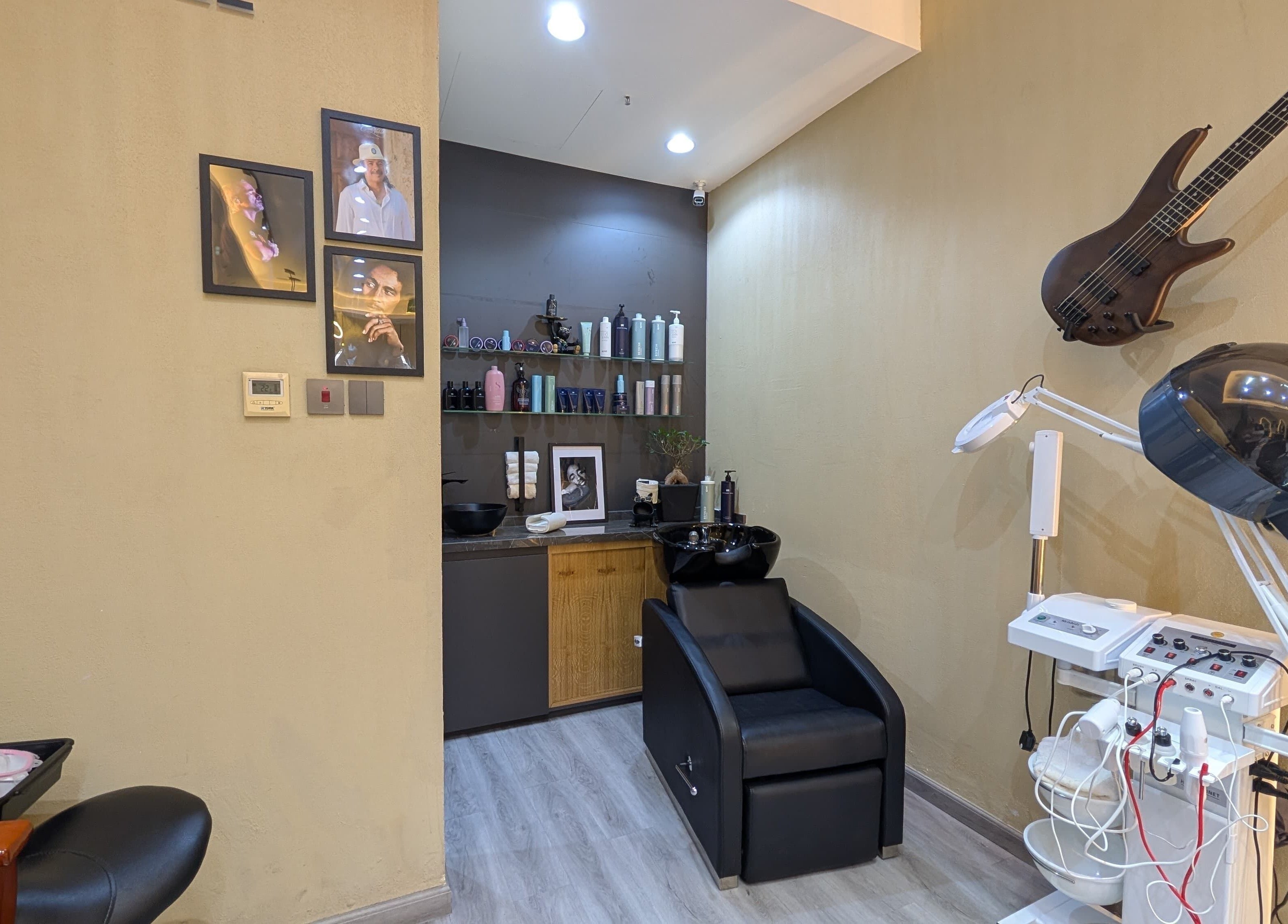 Modern interior of Bab Al Rayyan Gents Salon, Dubai, AE with chic decor and professional styling equipment.