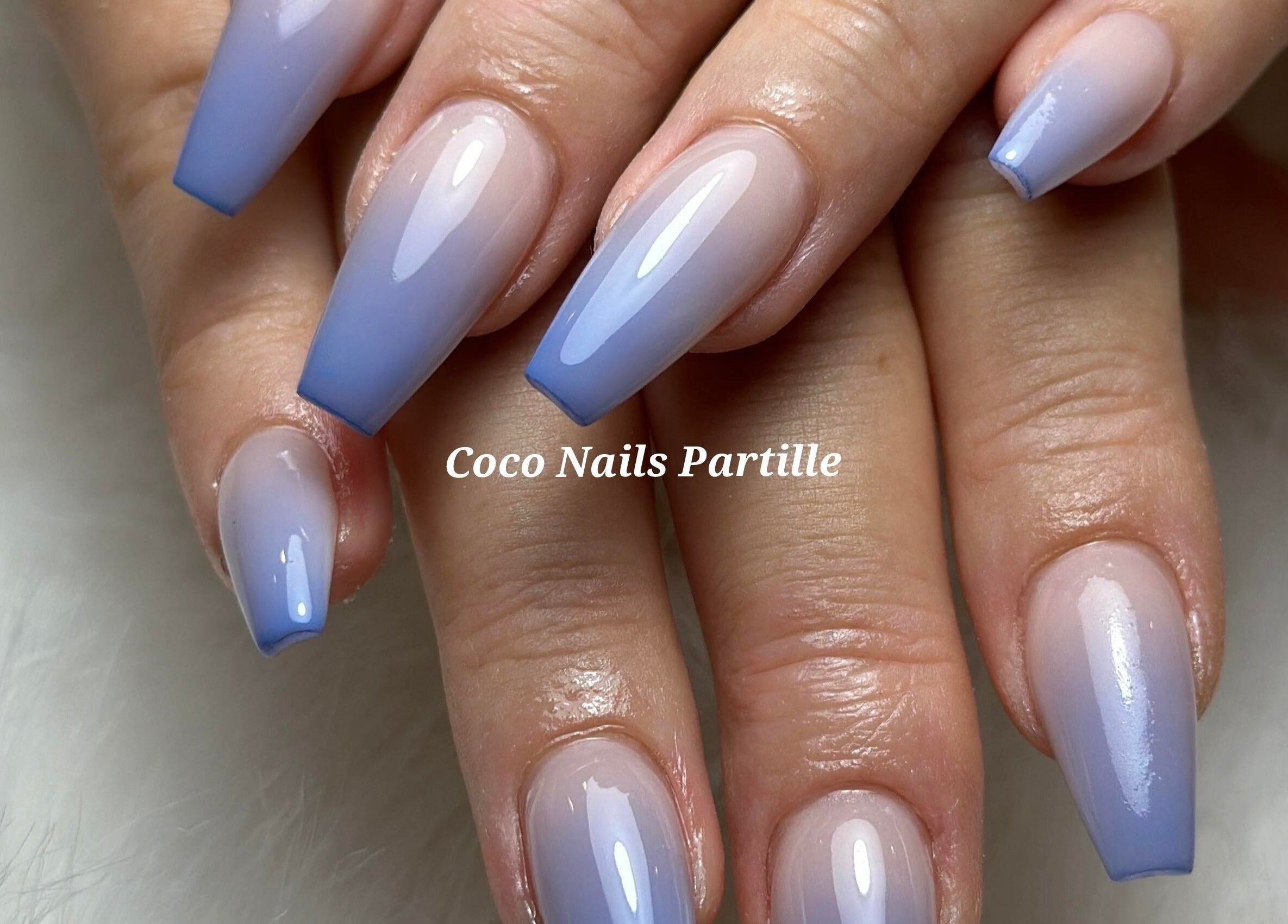 Elegant gradient nageldesign på Coco Nails Partille i Partille, Västra Götalands Län, SE.