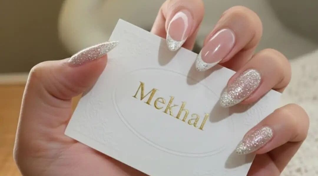Stylish glitter nails holding صالون مكحال card in Riyadh, Riyadh Province, SA.