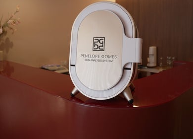 Skin analysis machine at Penelope Gomes Beauty, Il-gżira, MT with sleek red counter.