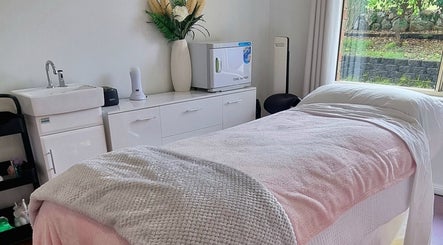 Relaxing treatment room with pink linens at FlawLiss Beauty, Cooranbong, New South Wales, AU, perfect for wellness.
