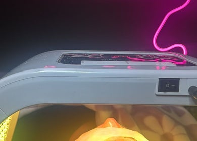 Tratamiento de terapia lumínica en Bloom Aesthetik, Florida, Florida, US.