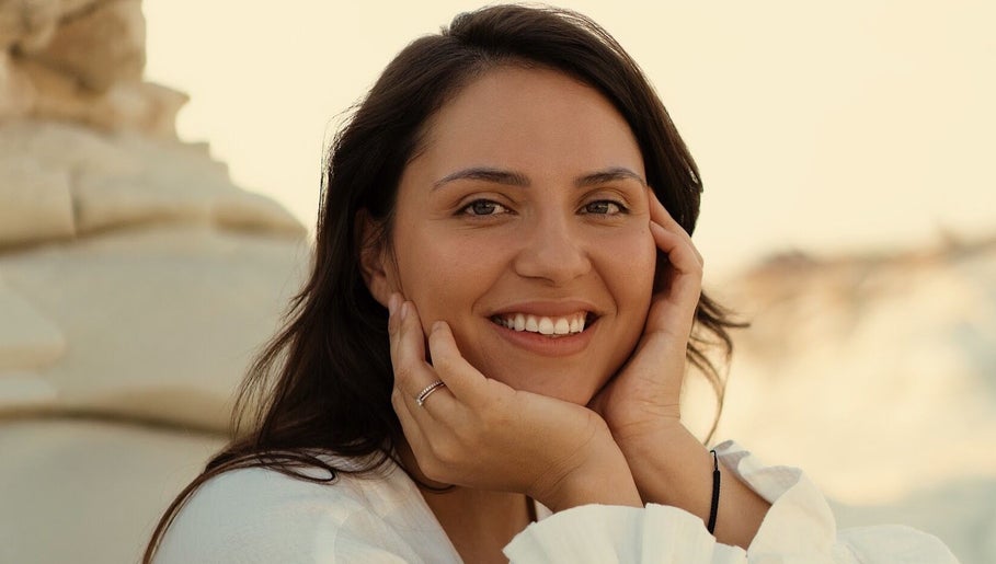 Smiling woman enjoying radiant glow at Milla Makhamid | Facialist in Lisboa, Lisboa, PT.
