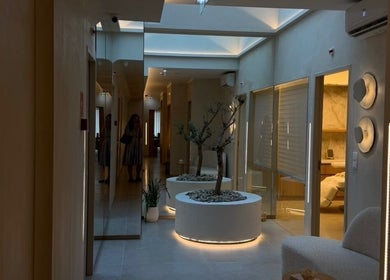 Elegant interior of Milla Makhamid | Facialist, Lisboa, Lisboa, PT, showcasing modern design and ambient lighting.