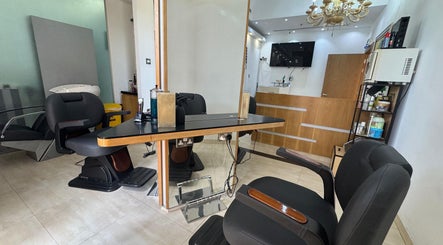 M & J Gents Salon