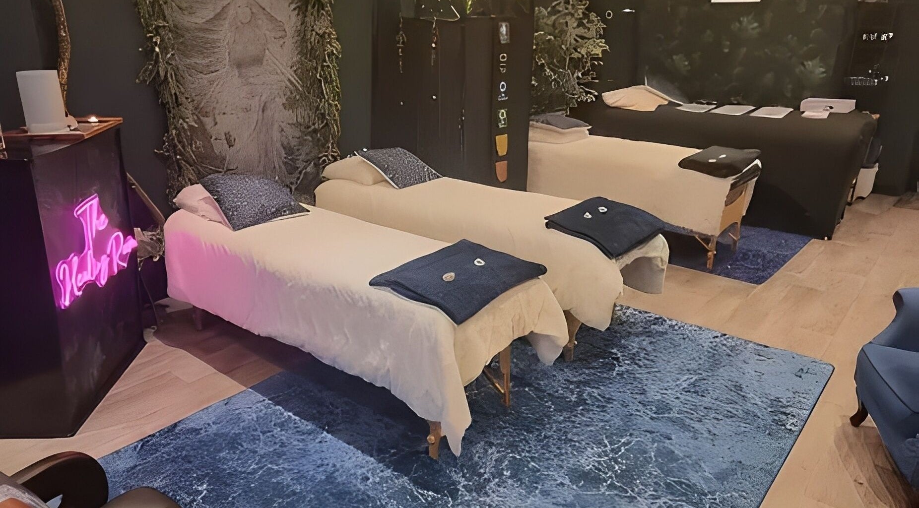 Relaxing massage room at The Healing Room Oldham, Oldham, England, GB with cozy treatment beds.