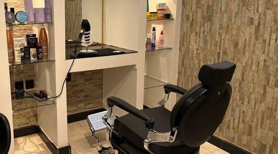 Modern barber station at صالون بيقوتا للحلاقة الرجالية Bigote Barber Shop, خميس مشيط, منطقة عسير, SA.
