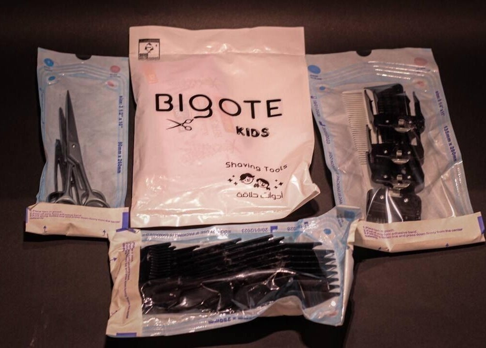 Professional barber tools pack at صالون بيقوتا للحلاقة الرجالية Bigote Barber Shop, خميس مشيط, منطقة عسير, SA.