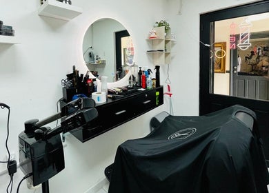 Modern styling station at NBA Barbershop Bonaire, Kralendijk, Bonaire, BQ.