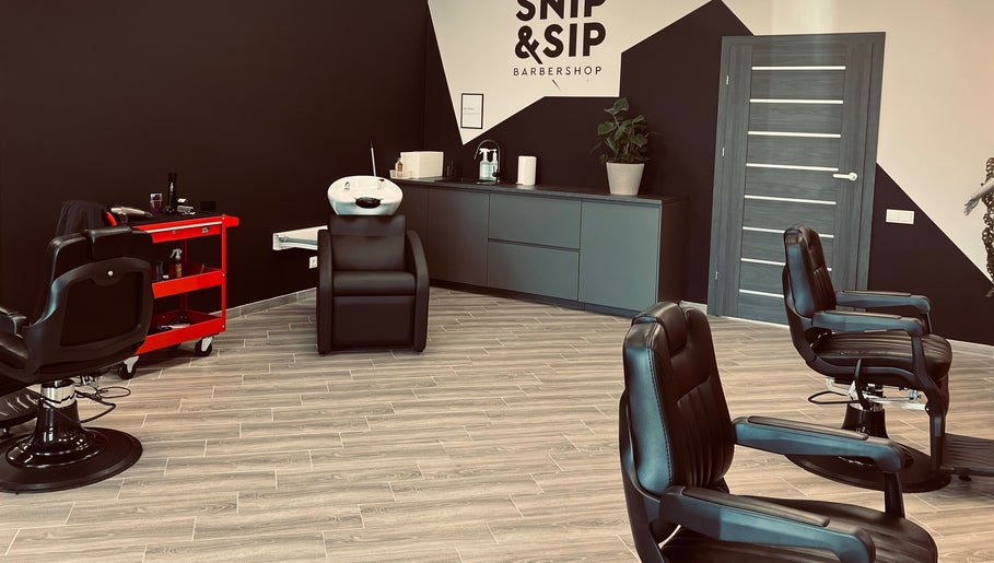 Snip&Sip Barbershop image 1