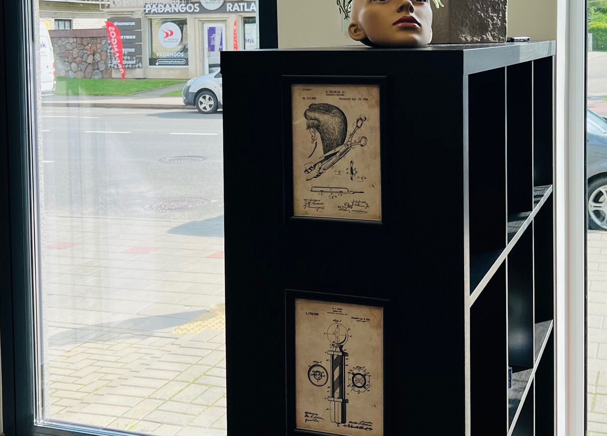 Snip&Sip Barbershop senovinio stiliaus dekoras Panevėžys, Panevėžio Apskritis, LT