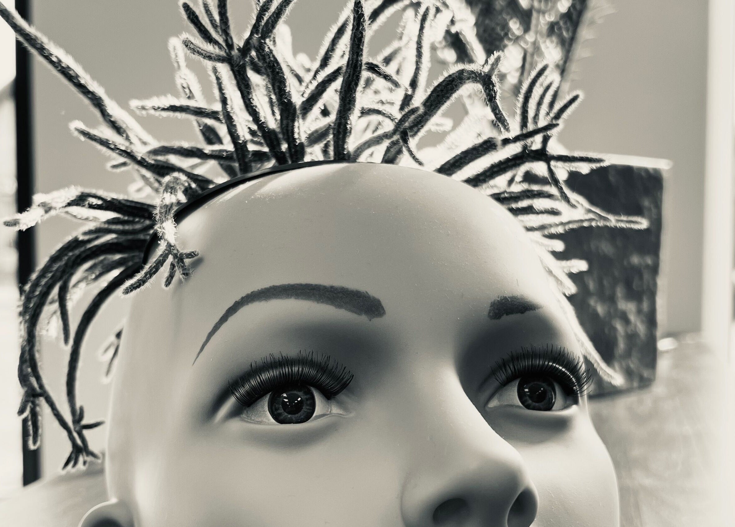 Stylizuotas manekenas su šukuosena Snip&Sip Barbershop, Panevėžys , Panevėžio Apskritis, LT.