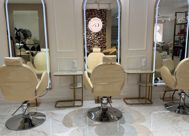 Luxurious salon chairs at Glamsoul Beauty Lounge, Abu Dhabi, Abu Dhabi, AE, enhancing client comfort and style.