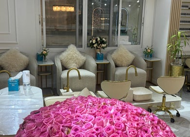 Luxurious seating area at Glamsoul Beauty Lounge in Abu Dhabi, AE, with elegant decor and plush chairs.